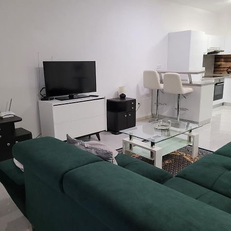 Apartman Dantia - Dubnica Nad Vahom, Priamo V Centre Apartment Bagian luar foto