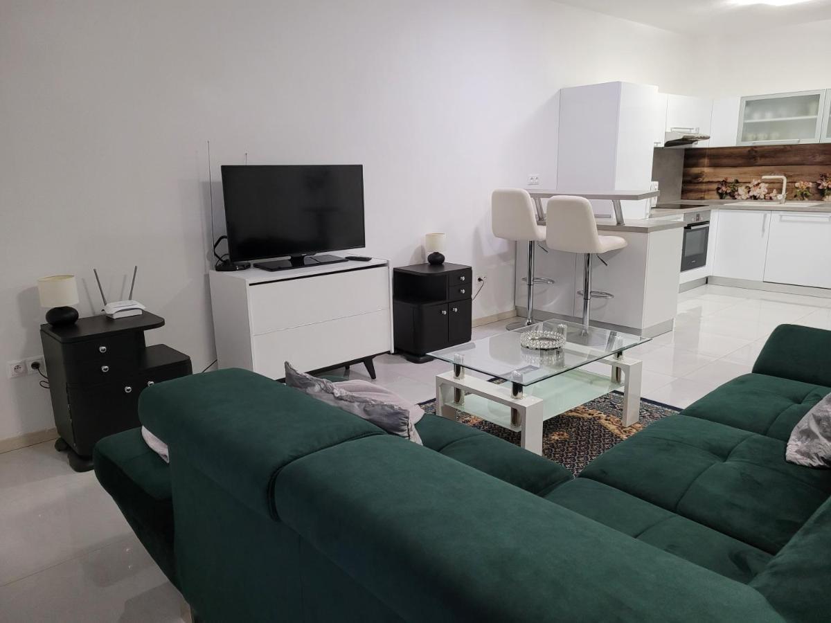 Apartman Dantia - Dubnica Nad Vahom, Priamo V Centre Apartment Bagian luar foto