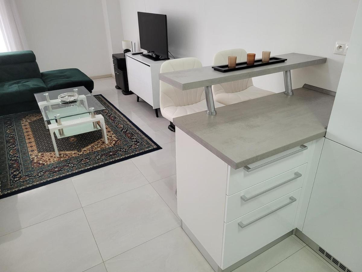 Apartman Dantia - Dubnica Nad Vahom, Priamo V Centre Apartment Bagian luar foto