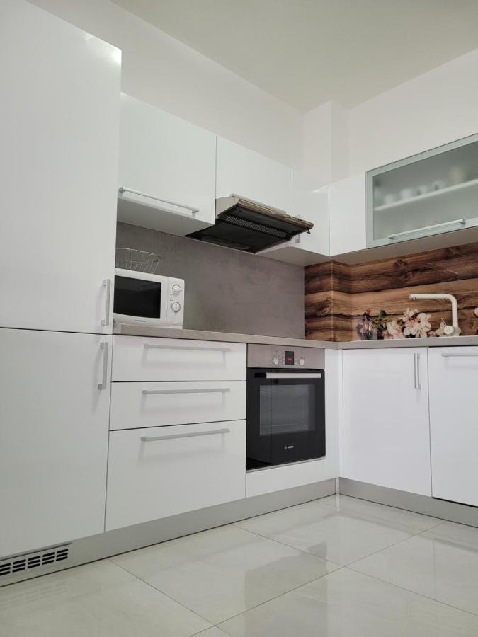 Apartman Dantia - Dubnica Nad Vahom, Priamo V Centre Apartment Bagian luar foto