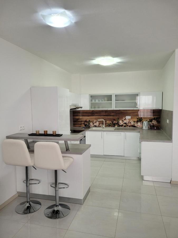 Apartman Dantia - Dubnica Nad Vahom, Priamo V Centre Apartment Bagian luar foto