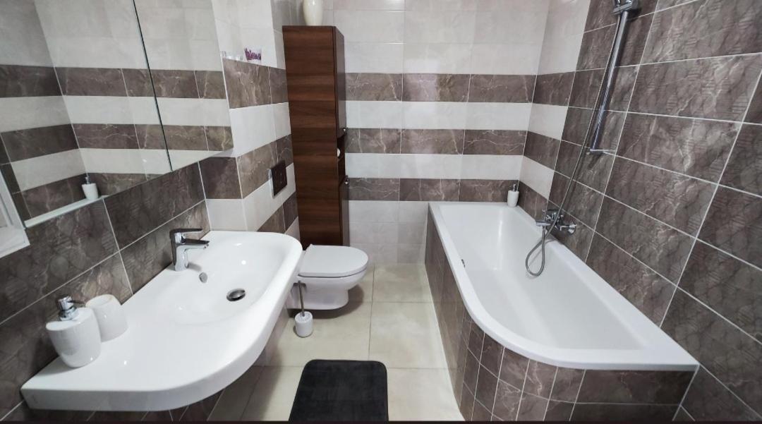 Apartman Dantia - Dubnica Nad Vahom, Priamo V Centre Apartment Bagian luar foto